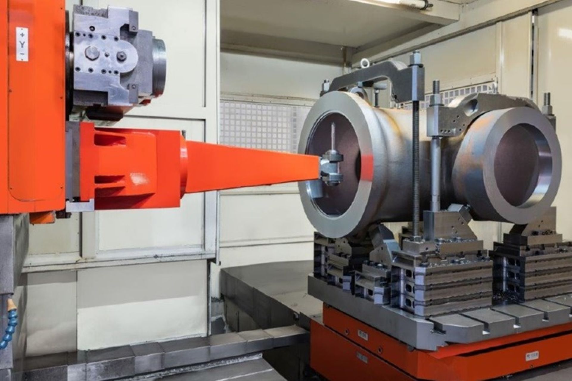 We solve the problems of wedge fitting in the cast gate valve bodies