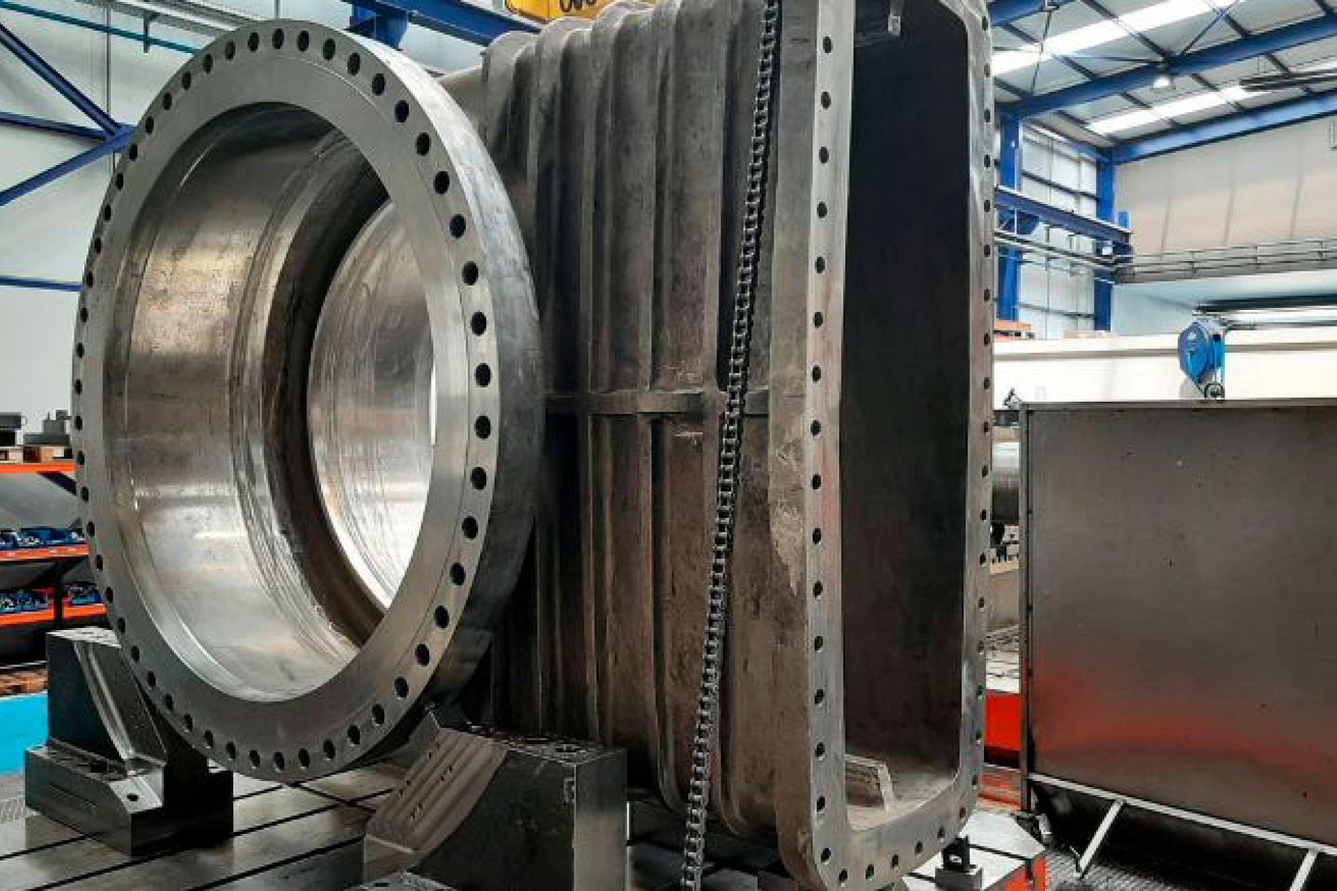 Machining of large valves